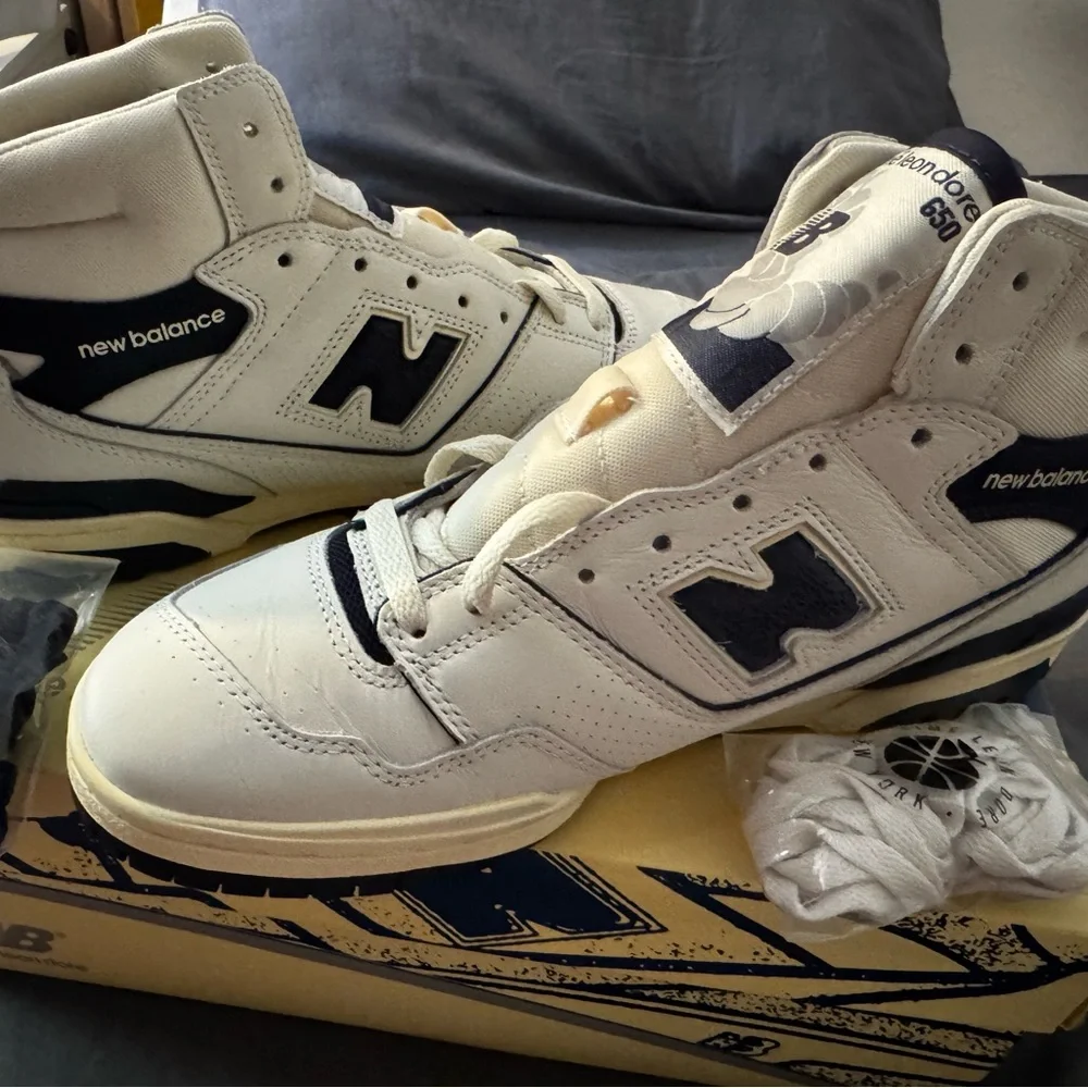 New Balance 650R Men's Sneakers - White & Navy